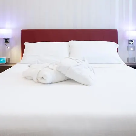 Varese Suites-3